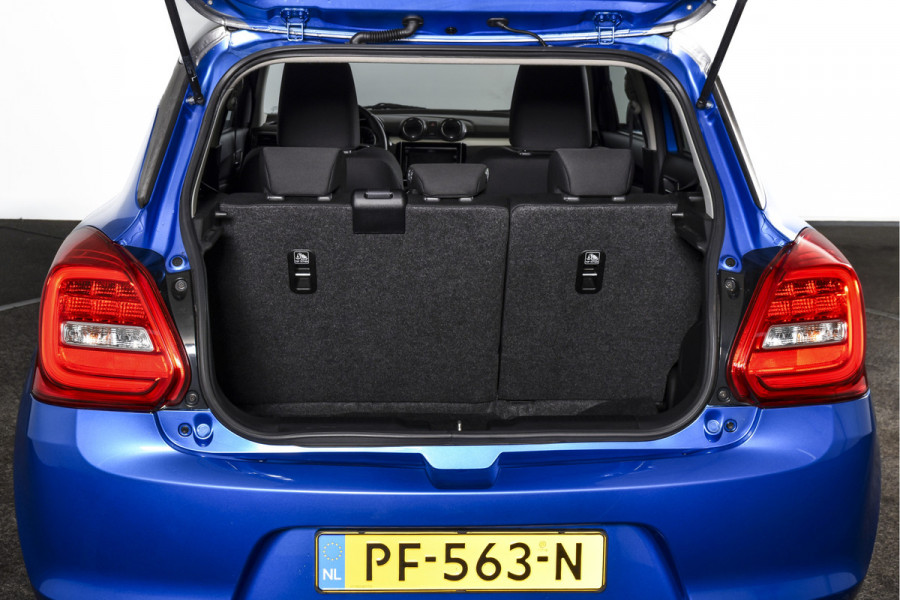 Suzuki Swift 1.0 Stijl 115 PK Smart Hybrid | Adapt. Cruise |Stoelverw. | Camera | NAV + App. Connect | ECC | Afn. Trekhaak | LM 16" |