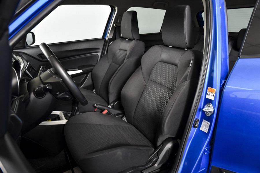 Suzuki Swift 1.0 Stijl 115 PK Smart Hybrid | Adapt. Cruise |Stoelverw. | Camera | NAV + App. Connect | ECC | Afn. Trekhaak | LM 16" |