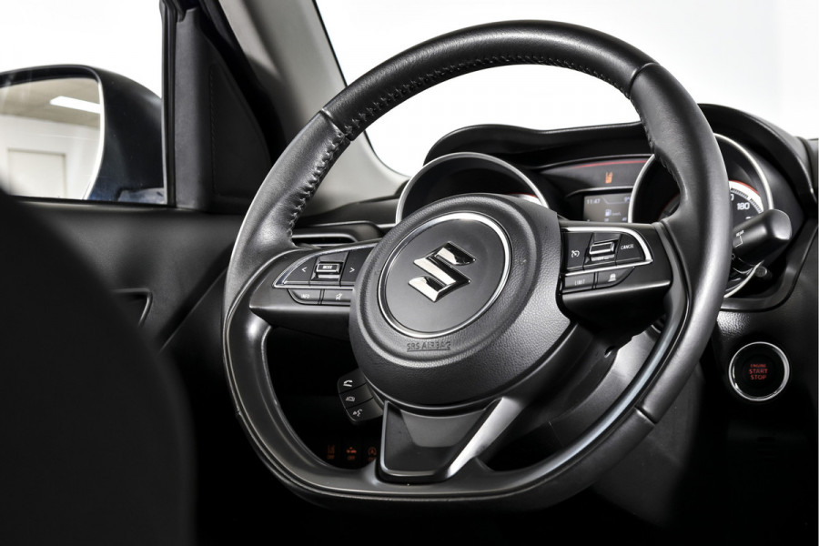 Suzuki Swift 1.0 Stijl 115 PK Smart Hybrid | Adapt. Cruise |Stoelverw. | Camera | NAV + App. Connect | ECC | Afn. Trekhaak | LM 16" |