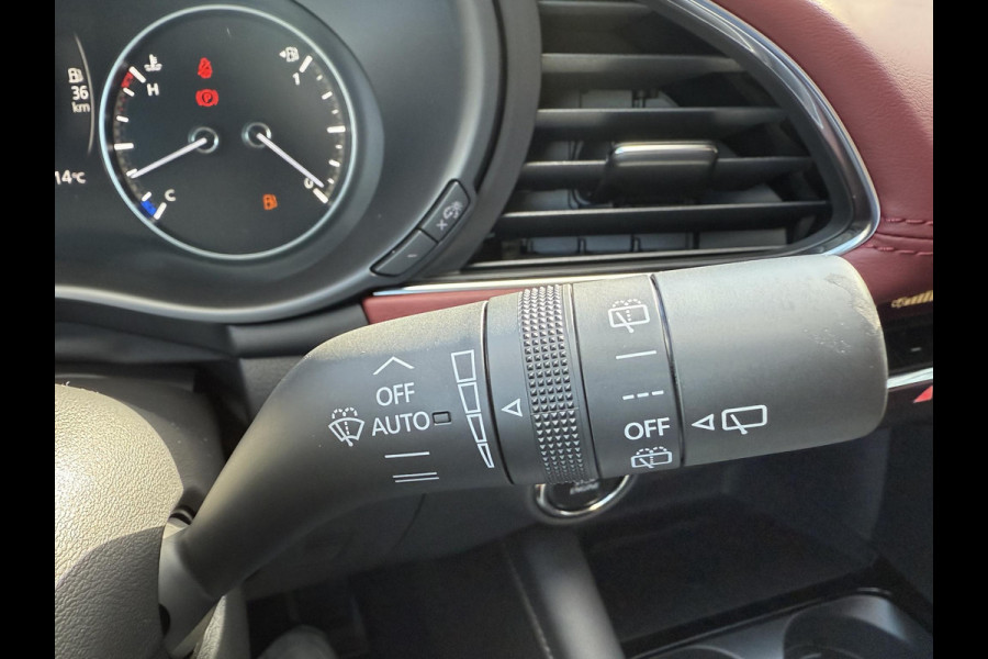 Mazda 3 2.0 e-SkyActiv-X M Hybrid 186 Takumi | ROOD LEDER | NIEUW TE REGISTREREN | PANO DAK |