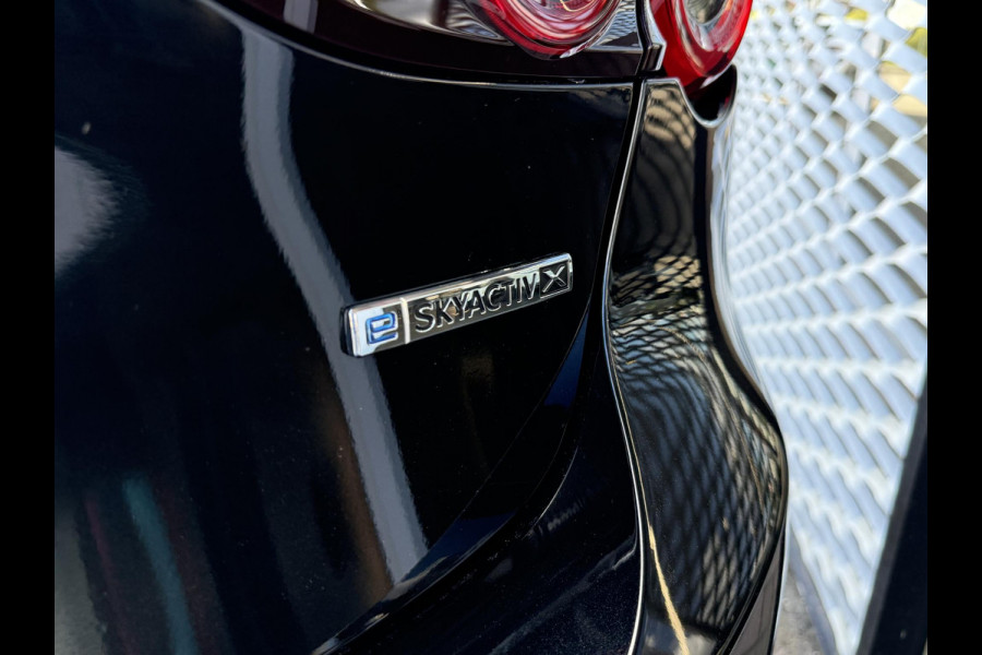Mazda 3 2.0 e-SkyActiv-X M Hybrid 186 Takumi | ROOD LEDER | NIEUW TE REGISTREREN | PANO DAK |