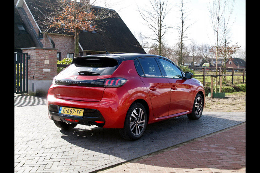 Peugeot 208 1.2 PureTech Blue Lease Allure | Apple Carplay | 100 PK | Two-Tone | Achteruitrijcamera | Navigatie |
