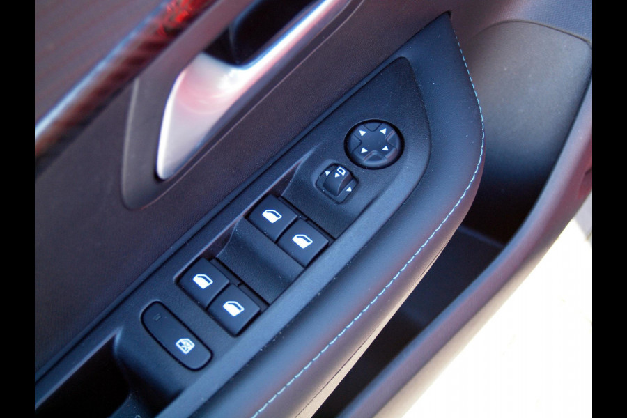 Peugeot 208 1.2 PureTech Blue Lease Allure | Apple Carplay | 100 PK | Two-Tone | Achteruitrijcamera | Navigatie |