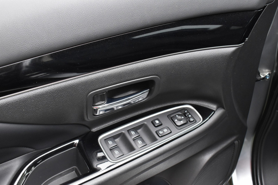 Mitsubishi Outlander 2.4 PHEV Navi/Alcantara-Leder/Camera/Pdc/Standkachel/Trekhaak/Etc.!