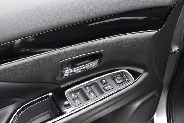 Mitsubishi Outlander 2.4 PHEV Navi/Alcantara-Leder/Camera/Pdc/Standkachel/Trekhaak/Etc.!
