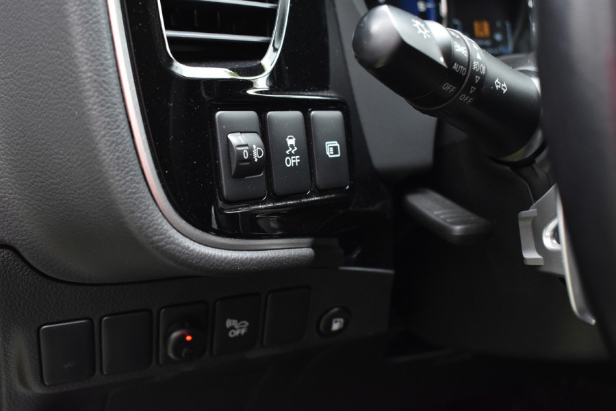 Mitsubishi Outlander 2.4 PHEV Navi/Alcantara-Leder/Camera/Pdc/Standkachel/Trekhaak/Etc.!