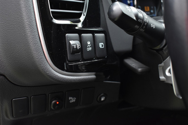Mitsubishi Outlander 2.4 PHEV Navi/Alcantara-Leder/Camera/Pdc/Standkachel/Trekhaak/Etc.!