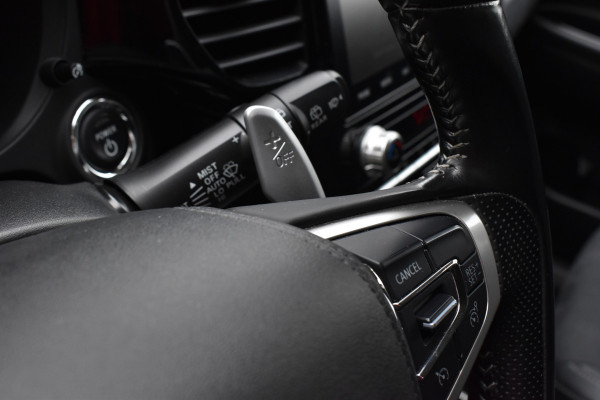 Mitsubishi Outlander 2.4 PHEV Navi/Alcantara-Leder/Camera/Pdc/Standkachel/Trekhaak/Etc.!