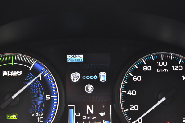 Mitsubishi Outlander 2.4 PHEV Navi/Alcantara-Leder/Camera/Pdc/Standkachel/Trekhaak/Etc.!