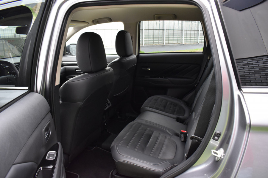 Mitsubishi Outlander 2.4 PHEV Navi/Alcantara-Leder/Camera/Pdc/Standkachel/Trekhaak/Etc.!