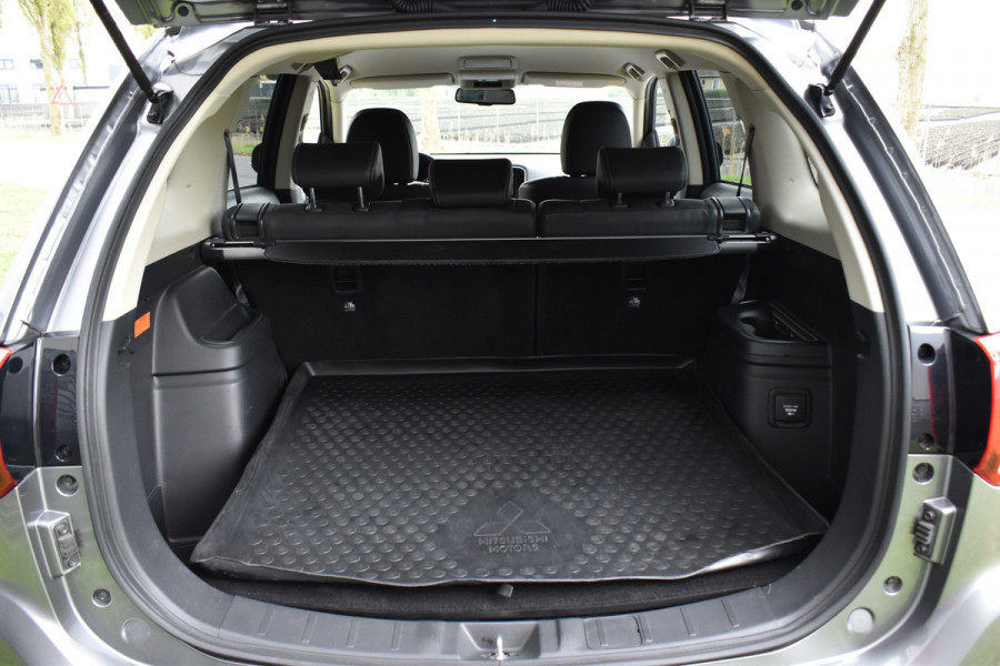 Mitsubishi Outlander 2.4 PHEV Navi/Alcantara-Leder/Camera/Pdc/Standkachel/Trekhaak/Etc.!