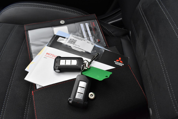 Mitsubishi Outlander 2.4 PHEV Navi/Alcantara-Leder/Camera/Pdc/Standkachel/Trekhaak/Etc.!