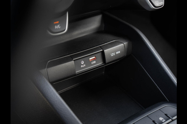 Kia Stonic 1.0 T-GDi DynamicLine | Apple Carplay | 17inch lichtmetalen velgen | Navi