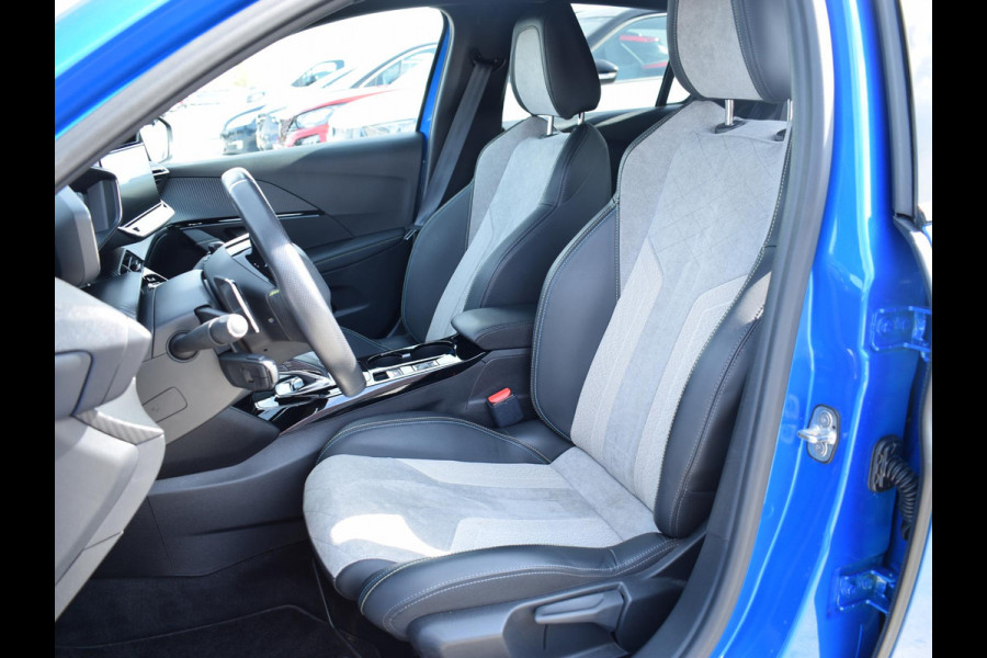 Peugeot 208 1.2 PureTech GT Pack PANORAMADAK | AUTOMAAT | NAVIGATIE / CARPLAY | ACHTERUITRIJCAMERA MET SENSOREN |
