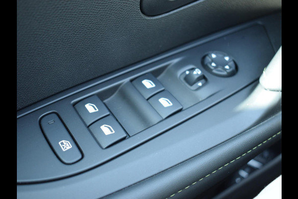 Peugeot 208 1.2 PureTech GT Pack PANORAMADAK | AUTOMAAT | NAVIGATIE / CARPLAY | ACHTERUITRIJCAMERA MET SENSOREN |
