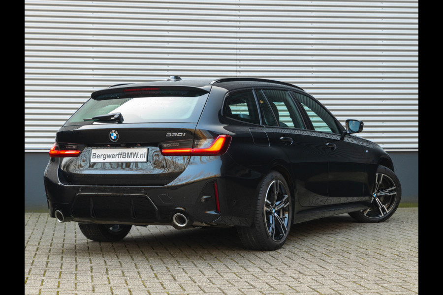BMW 3 Serie Touring 330i M-Sport - Trekhaak - ACC - Hifi - Camera - M Sport Remmen Blauw