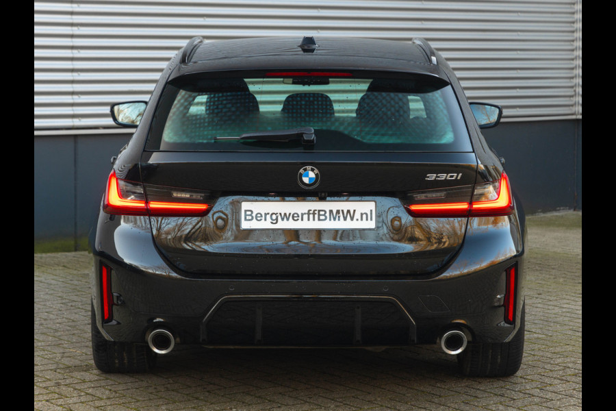BMW 3 Serie Touring 330i M-Sport - Trekhaak - ACC - Hifi - Camera - M Sport Remmen Blauw