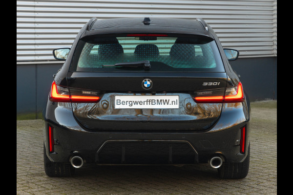 BMW 3 Serie Touring 330i M-Sport - Trekhaak - ACC - Hifi - Camera - M Sport Remmen Blauw