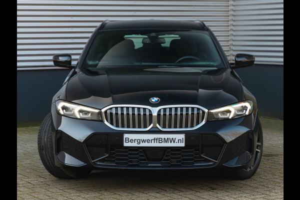 BMW 3 Serie Touring 330i M-Sport - Trekhaak - ACC - Hifi - Camera - M Sport Remmen Blauw