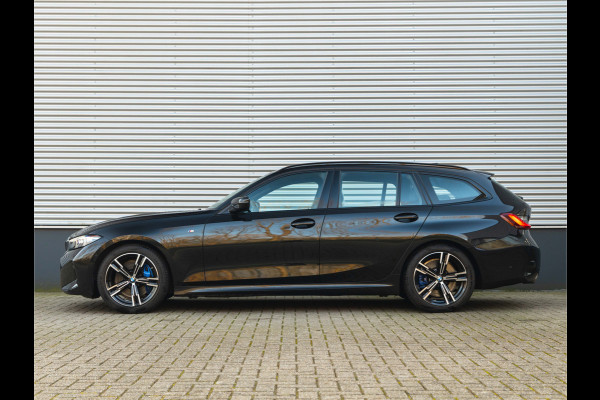 BMW 3 Serie Touring 330i M-Sport - Trekhaak - ACC - Hifi - Camera - M Sport Remmen Blauw