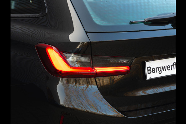 BMW 3 Serie Touring 330i M-Sport - Trekhaak - ACC - Hifi - Camera - M Sport Remmen Blauw