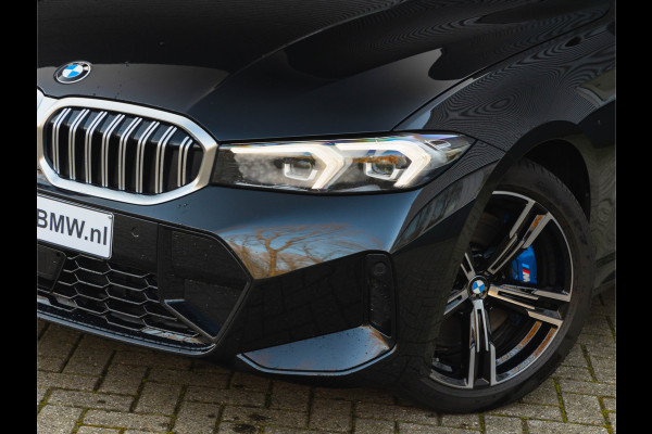BMW 3 Serie Touring 330i M-Sport - Trekhaak - ACC - Hifi - Camera - M Sport Remmen Blauw
