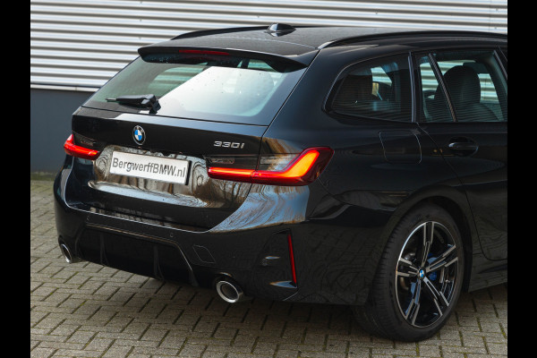 BMW 3 Serie Touring 330i M-Sport - Trekhaak - ACC - Hifi - Camera - M Sport Remmen Blauw