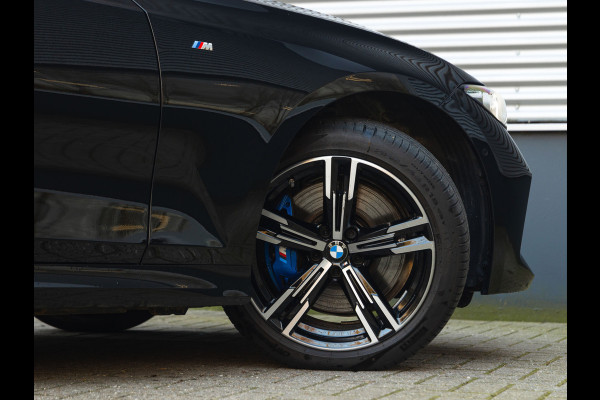BMW 3 Serie Touring 330i M-Sport - Trekhaak - ACC - Hifi - Camera - M Sport Remmen Blauw