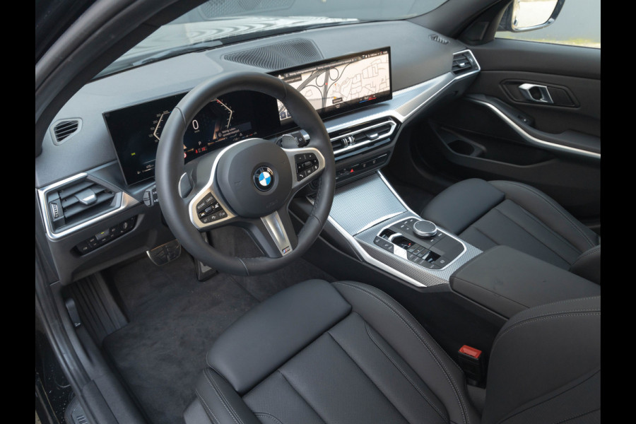 BMW 3 Serie Touring 330i M-Sport - Trekhaak - ACC - Hifi - Camera - M Sport Remmen Blauw