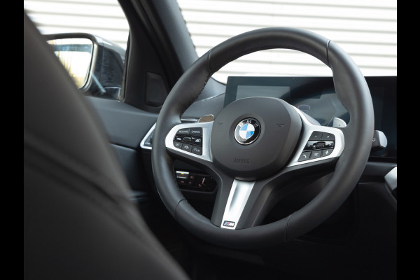 BMW 3 Serie Touring 330i M-Sport - Trekhaak - ACC - Hifi - Camera - M Sport Remmen Blauw