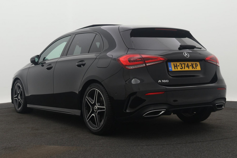 Mercedes-Benz A-Klasse 180 Business Solution AMG Night Upgrade Automaat (PANORAMADAK, STOELVERWARMING, CAMERA, 1e EIGENAAR)