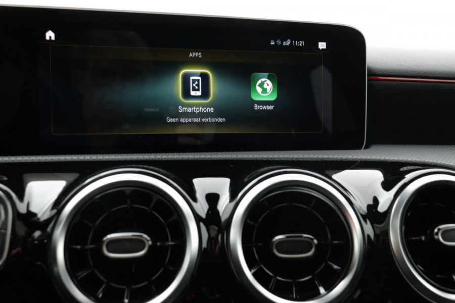 Mercedes-Benz A-Klasse 180 Business Solution AMG Night Upgrade Automaat (PANORAMADAK, STOELVERWARMING, CAMERA, 1e EIGENAAR)