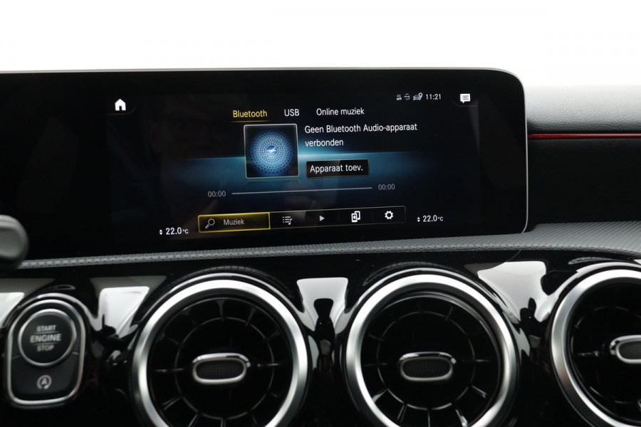 Mercedes-Benz A-Klasse 180 Business Solution AMG Night Upgrade Automaat (PANORAMADAK, STOELVERWARMING, CAMERA, 1e EIGENAAR)