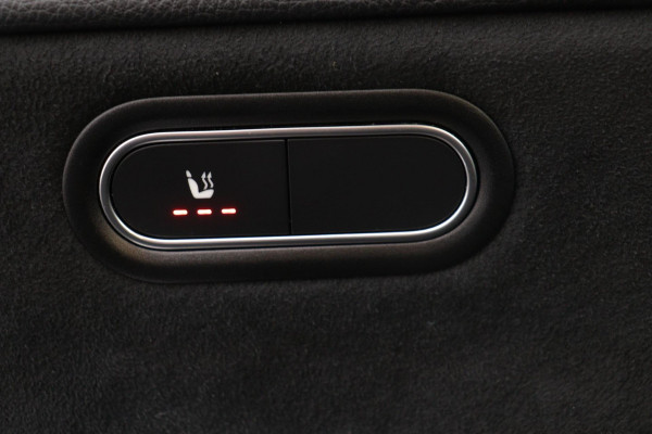 Mercedes-Benz A-Klasse 180 Business Solution AMG Night Upgrade Automaat (PANORAMADAK, STOELVERWARMING, CAMERA, 1e EIGENAAR)