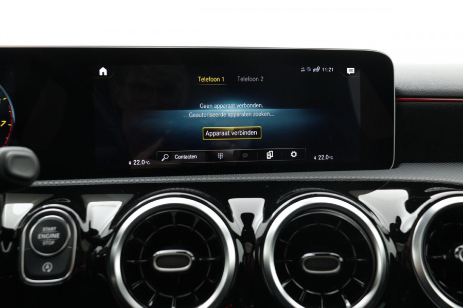 Mercedes-Benz A-Klasse 180 Business Solution AMG Night Upgrade Automaat (PANORAMADAK, STOELVERWARMING, CAMERA, 1e EIGENAAR)