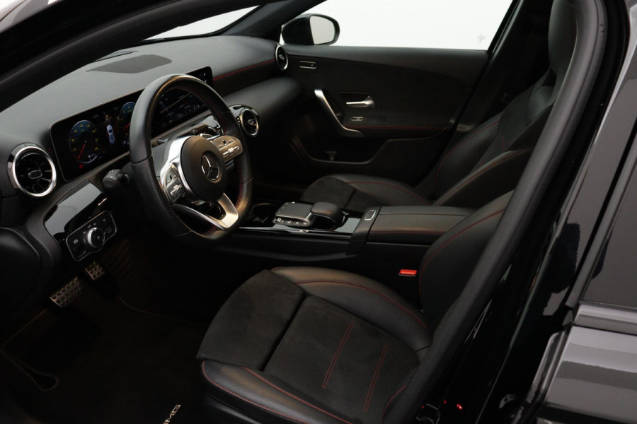 Mercedes-Benz A-Klasse 180 Business Solution AMG Night Upgrade Automaat (PANORAMADAK, STOELVERWARMING, CAMERA, 1e EIGENAAR)