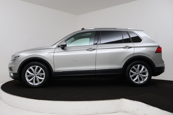 Volkswagen Tiguan 1.4 TSI ACT Highline (PANORAMADAK, PARKEERSENSOREN, TREKHAAK, CRUISE, NAVIGATIE, STOELVERWARMING, CAMERA)