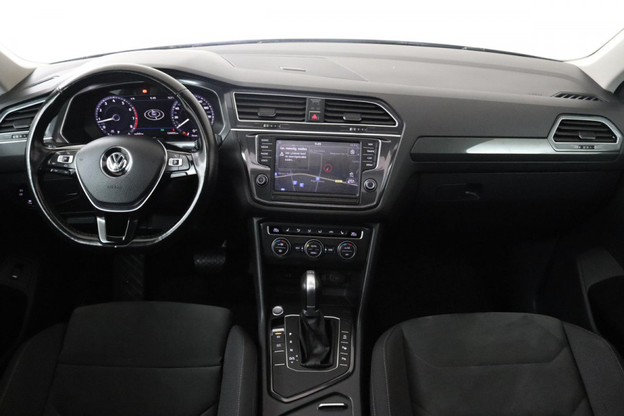 Volkswagen Tiguan 1.4 TSI ACT Highline (PANORAMADAK, PARKEERSENSOREN, TREKHAAK, CRUISE, NAVIGATIE, STOELVERWARMING, CAMERA)