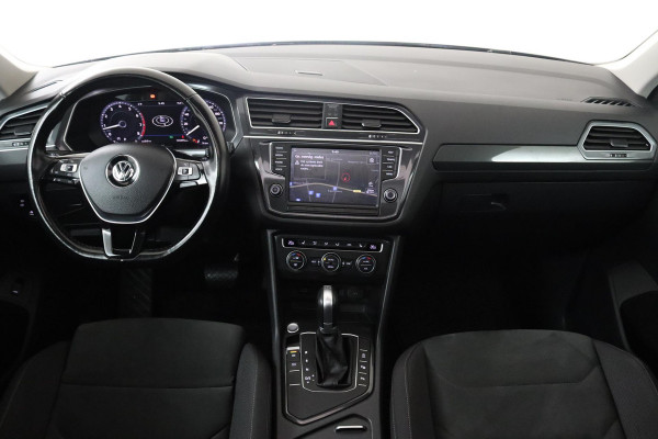 Volkswagen Tiguan 1.4 TSI ACT Highline (PANORAMADAK, PARKEERSENSOREN, TREKHAAK, CRUISE, NAVIGATIE, STOELVERWARMING, CAMERA)