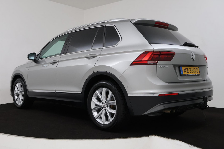 Volkswagen Tiguan 1.4 TSI ACT Highline (PANORAMADAK, PARKEERSENSOREN, TREKHAAK, CRUISE, NAVIGATIE, STOELVERWARMING, CAMERA)