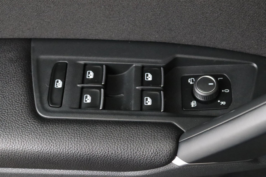 Volkswagen Tiguan 1.4 TSI ACT Highline (PANORAMADAK, PARKEERSENSOREN, TREKHAAK, CRUISE, NAVIGATIE, STOELVERWARMING, CAMERA)
