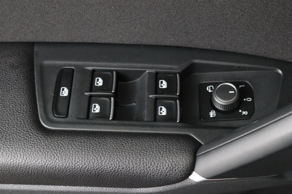 Volkswagen Tiguan 1.4 TSI ACT Highline (PANORAMADAK, PARKEERSENSOREN, TREKHAAK, CRUISE, NAVIGATIE, STOELVERWARMING, CAMERA)
