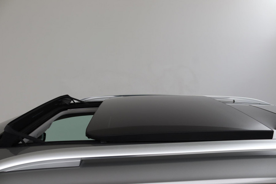 Volkswagen Tiguan 1.4 TSI ACT Highline (PANORAMADAK, PARKEERSENSOREN, TREKHAAK, CRUISE, NAVIGATIE, STOELVERWARMING, CAMERA)