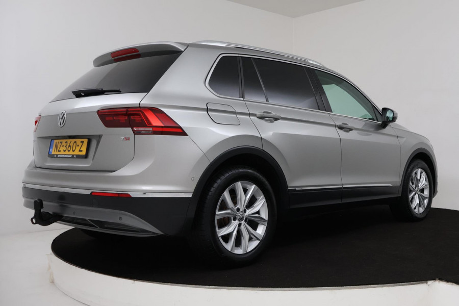 Volkswagen Tiguan 1.4 TSI ACT Highline (PANORAMADAK, PARKEERSENSOREN, TREKHAAK, CRUISE, NAVIGATIE, STOELVERWARMING, CAMERA)