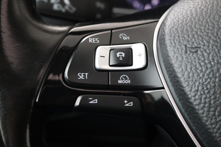 Volkswagen Tiguan 1.4 TSI ACT Highline (PANORAMADAK, PARKEERSENSOREN, TREKHAAK, CRUISE, NAVIGATIE, STOELVERWARMING, CAMERA)