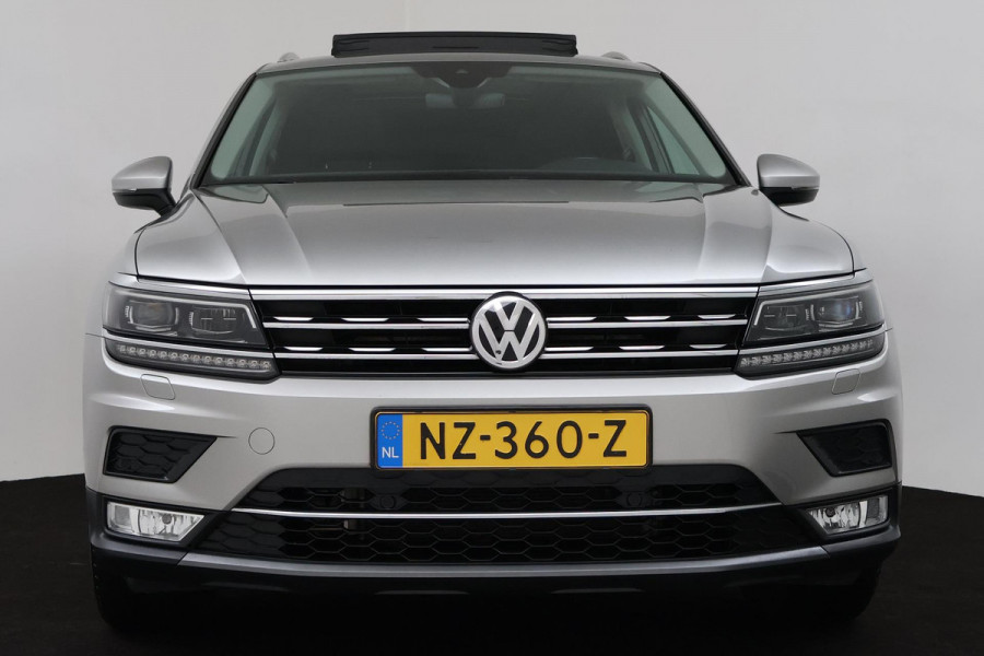 Volkswagen Tiguan 1.4 TSI ACT Highline (PANORAMADAK, PARKEERSENSOREN, TREKHAAK, CRUISE, NAVIGATIE, STOELVERWARMING, CAMERA)
