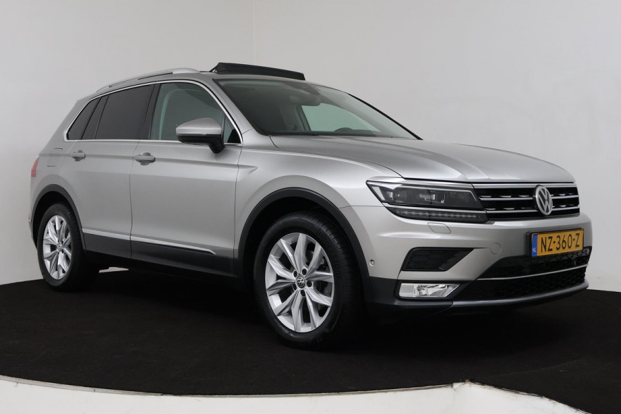 Volkswagen Tiguan 1.4 TSI ACT Highline (PANORAMADAK, PARKEERSENSOREN, TREKHAAK, CRUISE, NAVIGATIE, STOELVERWARMING, CAMERA)