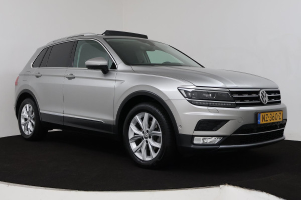 Volkswagen Tiguan 1.4 TSI ACT Highline (PANORAMADAK, PARKEERSENSOREN, TREKHAAK, CRUISE, NAVIGATIE, STOELVERWARMING, CAMERA)