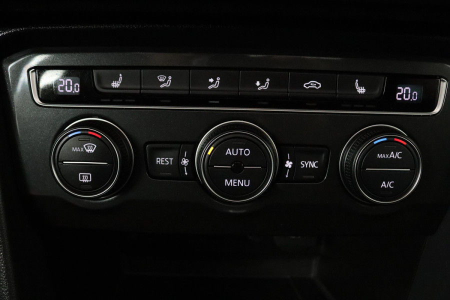 Volkswagen Tiguan 1.4 TSI ACT Highline (PANORAMADAK, PARKEERSENSOREN, TREKHAAK, CRUISE, NAVIGATIE, STOELVERWARMING, CAMERA)