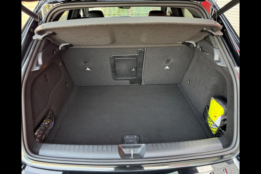 Mercedes-Benz GLA 180 Business Solution AMG Limited